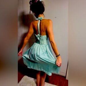 Vera Wang White | Pastel blue A line pleated midi dress 👗 | size 6